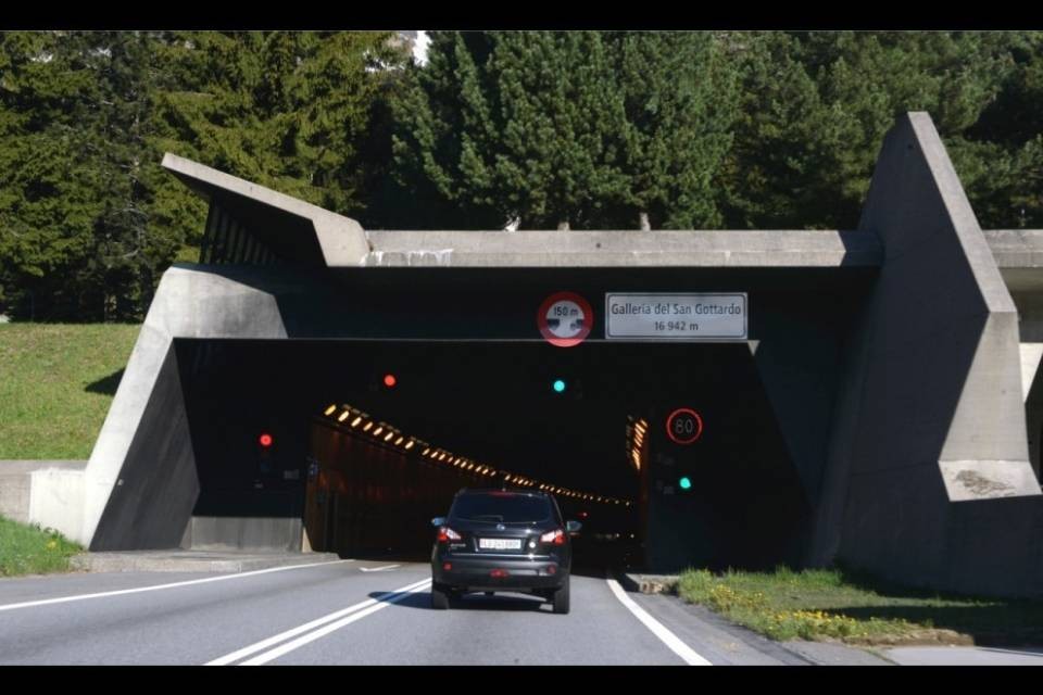 Dall'assemblea del PS, un "no" al secondo tunnel