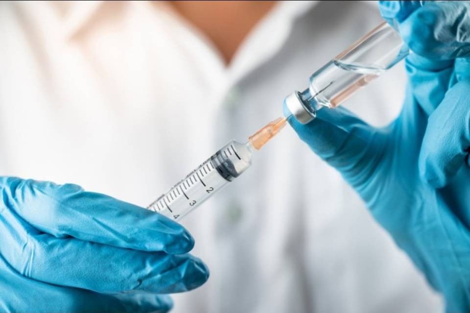 "Noi produciamo il vaccino, gli Usa decidono a chi vendere"