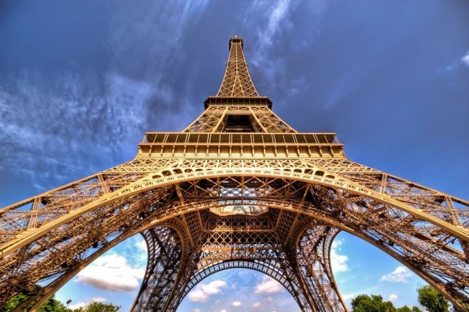 Maxi lifting per i 130 anni della Tour Eiffel