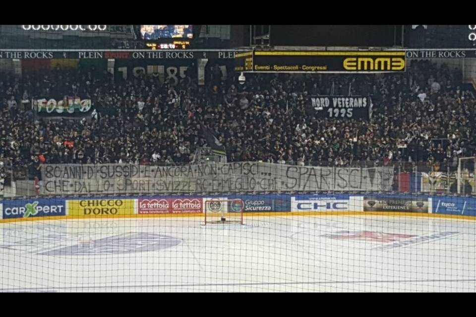 Tempo di derby, coreografie... e sfottò