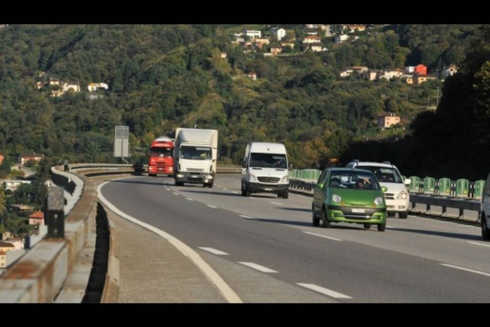 "Privatizzare le autostrade è irresponsabile. A Berna stanno dando i numeri?"