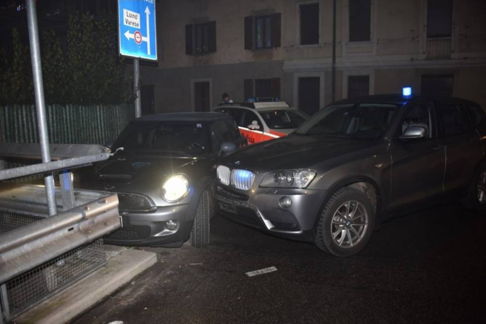 In fuga dal blocco, si lanciano nella Tresa
