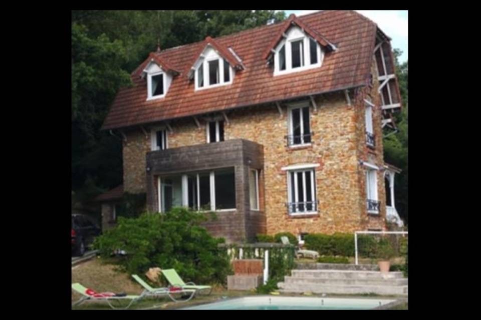 Affittano la villa, trovano il cadavere