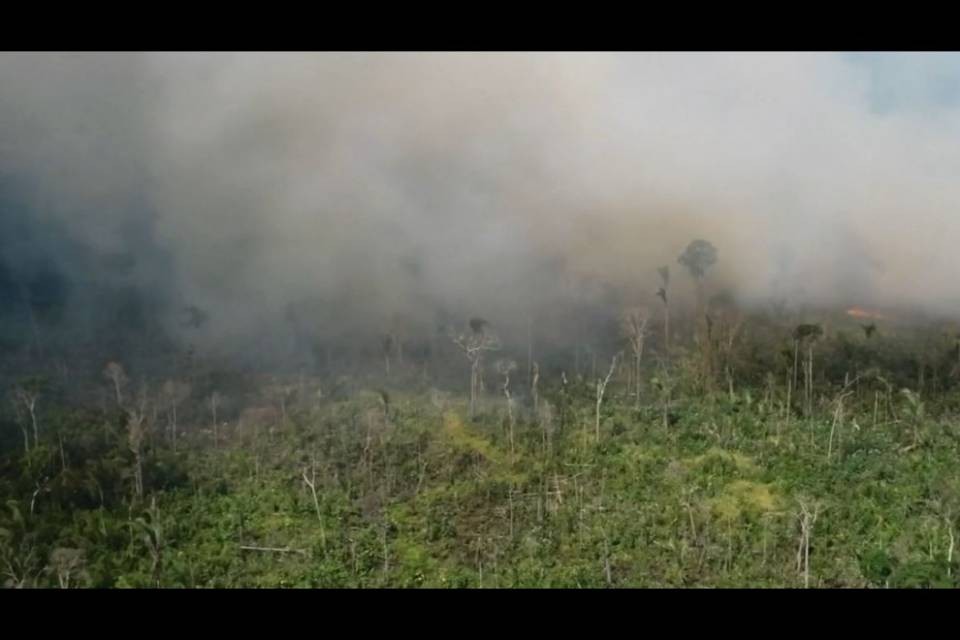 Gli incendi in Amazzonia fanno litigare Macron e Bolsonaro