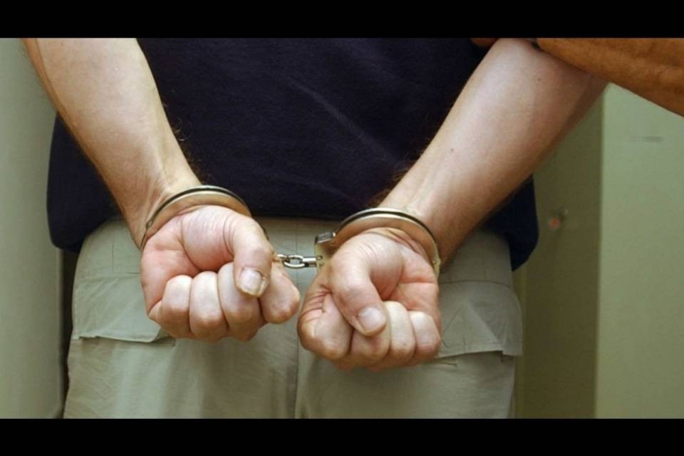 Aggredisce una dozzina di donne, arrestato