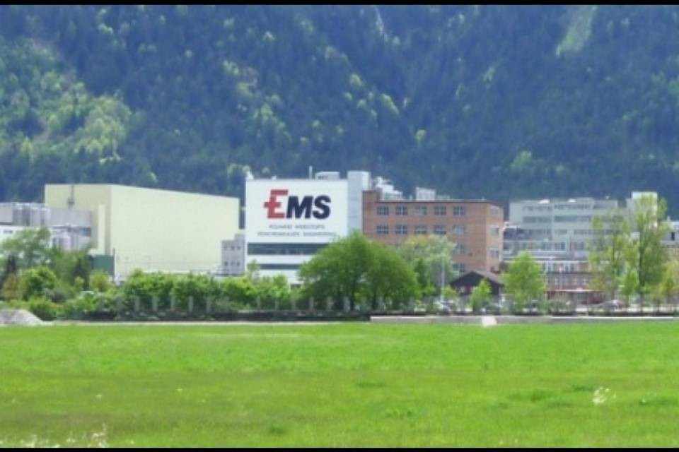 Ems-Chemie col vento in poppa