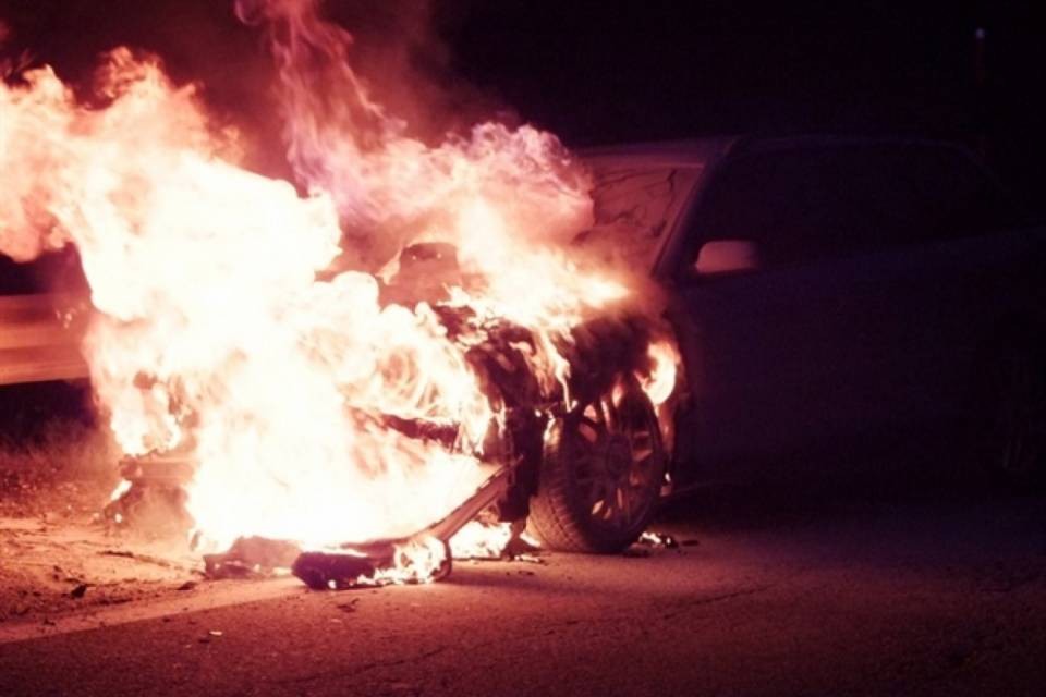 Auto in fiamme a Poschiavo