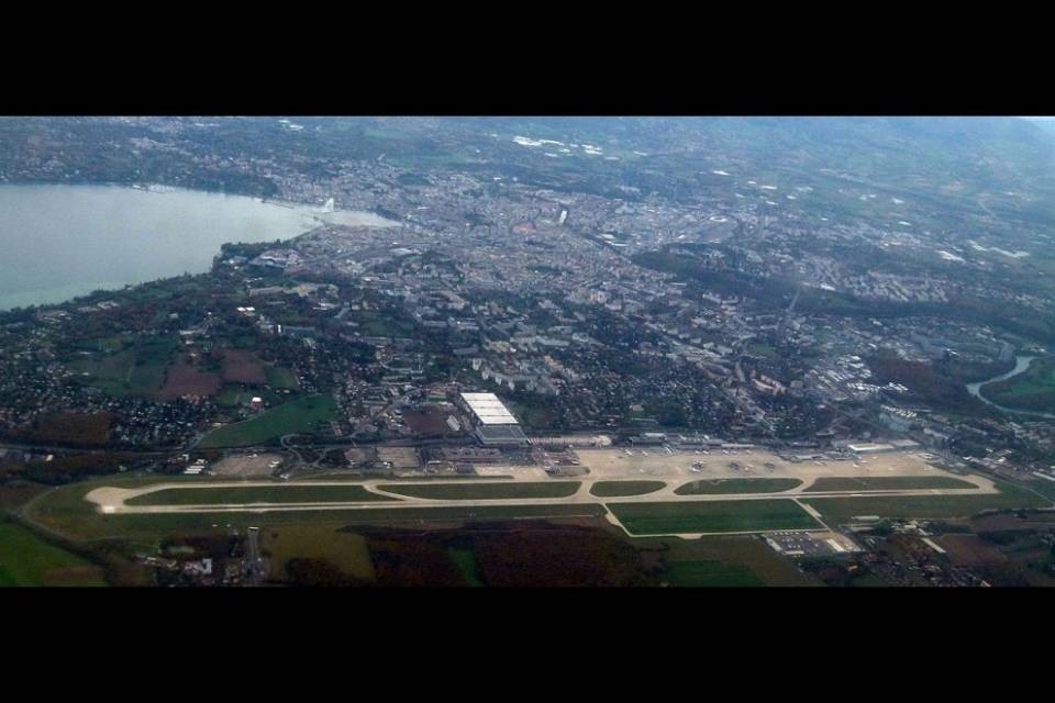 Ginevra, accolta l'iniziativa che frena lo sviluppo dell'aeroporto