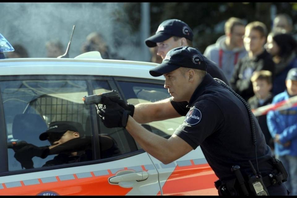 "Gli attacchi alla polizia sono inammissibili"