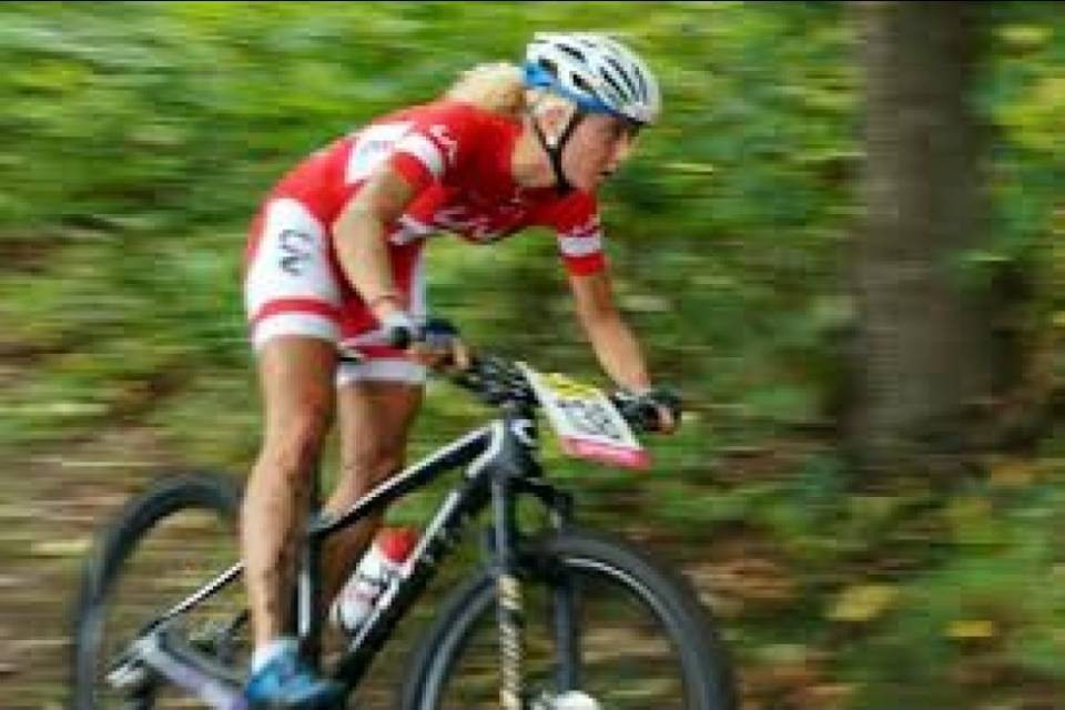 Ciclismo, Jolanda Neff cede lo scettro all'americana Kate Courtney