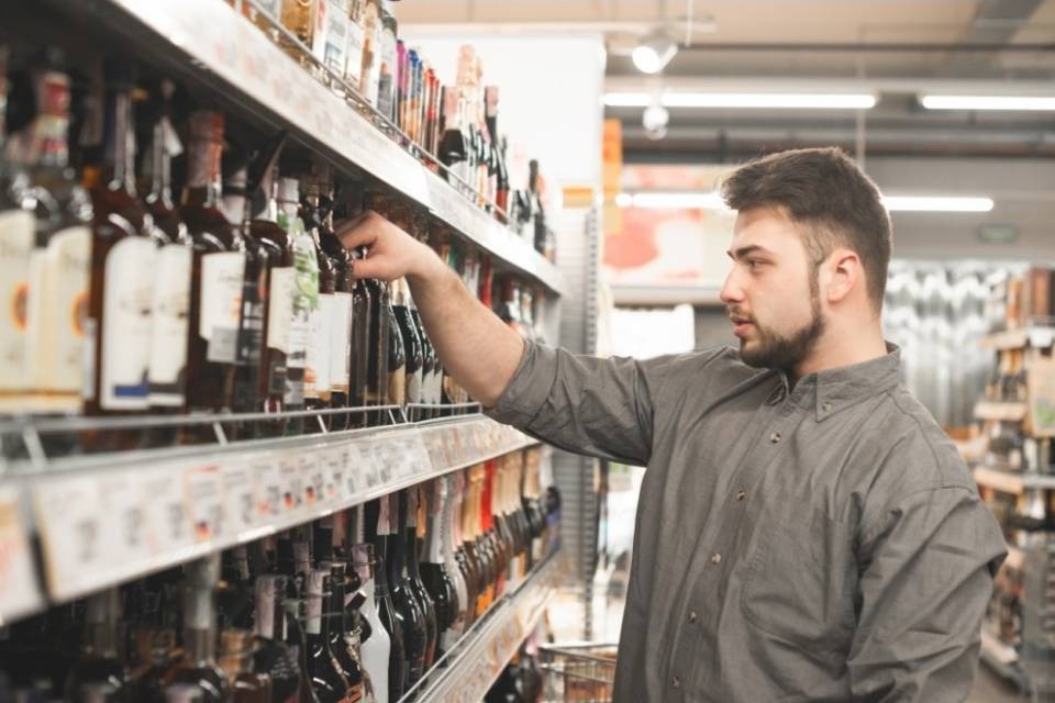 Benzinai e alcol, per la legge nessun effetto sospensivo
