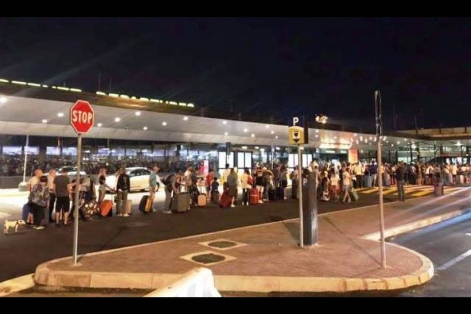 Voli di Linate a Malpensa, un disastro: "200 ritardi al giorno"