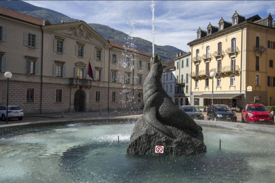 Il funzionario indagato per presunti reati sessuali