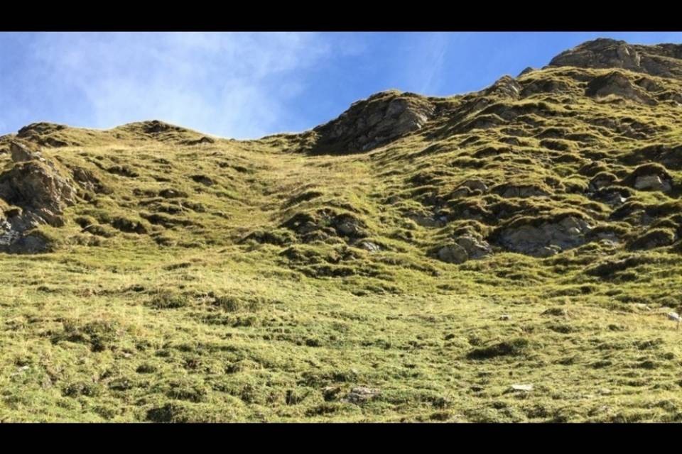 Scivola sul sentiero, donna muore in montagna