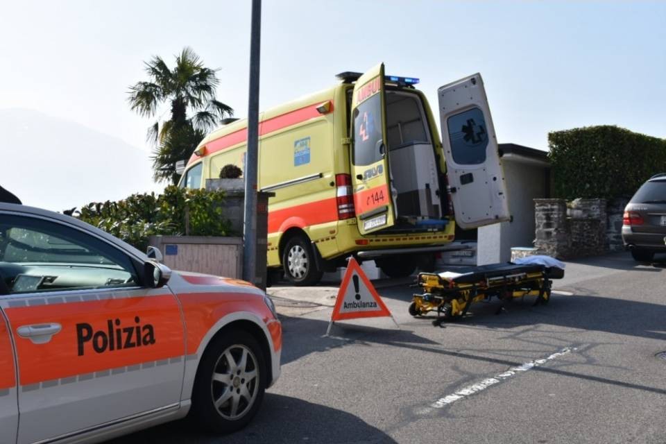 Uomo cade in un pozzo e si ferisce