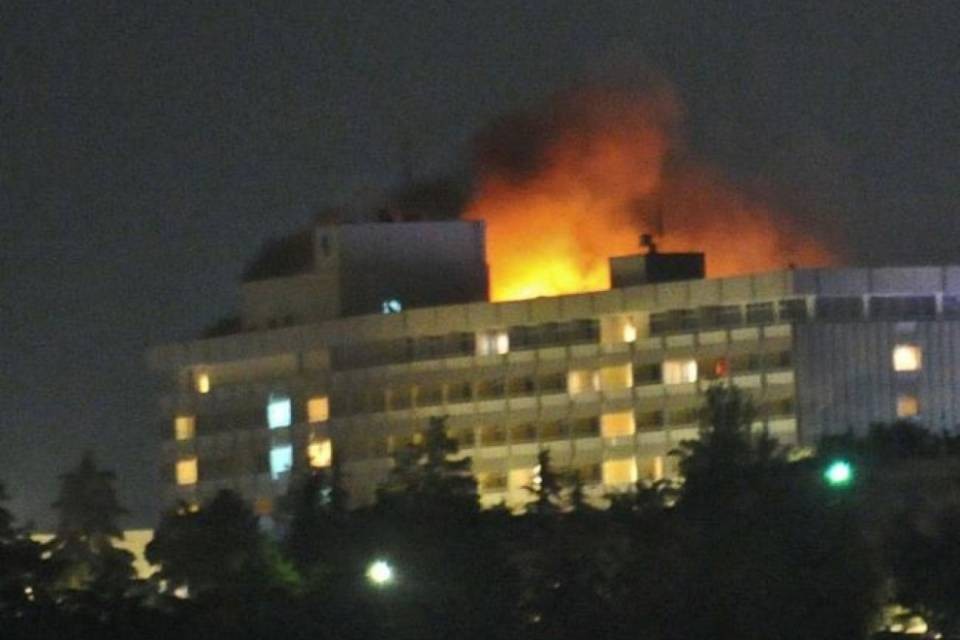 Attacco a Kabul: "almeno 43 morti"