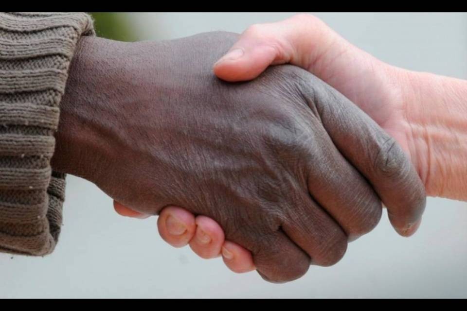 Francia, gli atti di razzismo aumentano del 130%