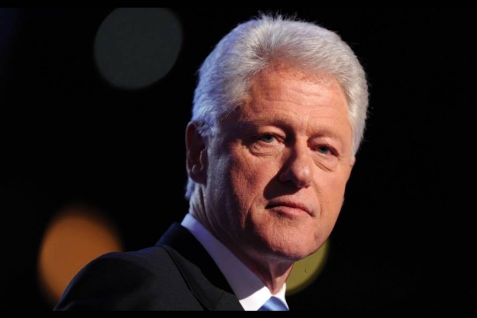 Bill Clinton accusato di molestie sessuali