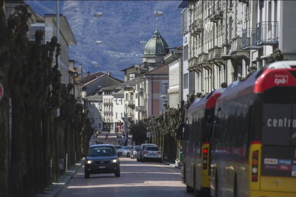 Bellinzona pigia sul freno