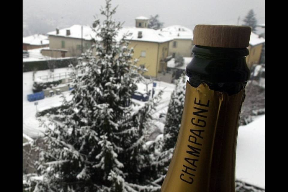 Gli svizzeri restano grandi bevitori di champagne