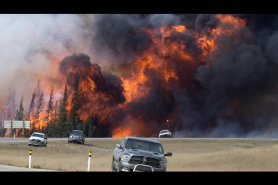 Canada, le fiamme fan sempre più paura