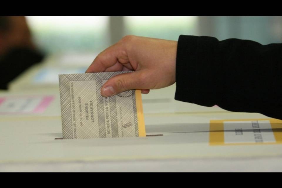 Italia: voto tra file e ritardi, caos bollino antifrode