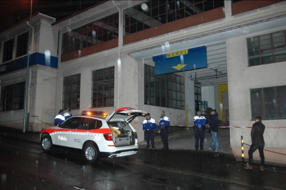 Cede un tetto: 18enne gravemente ferito a Lugano