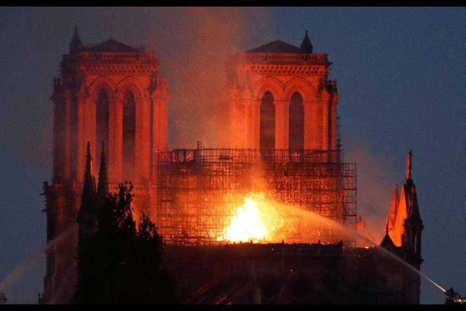 "Notre-Dame è ancora in pericolo"