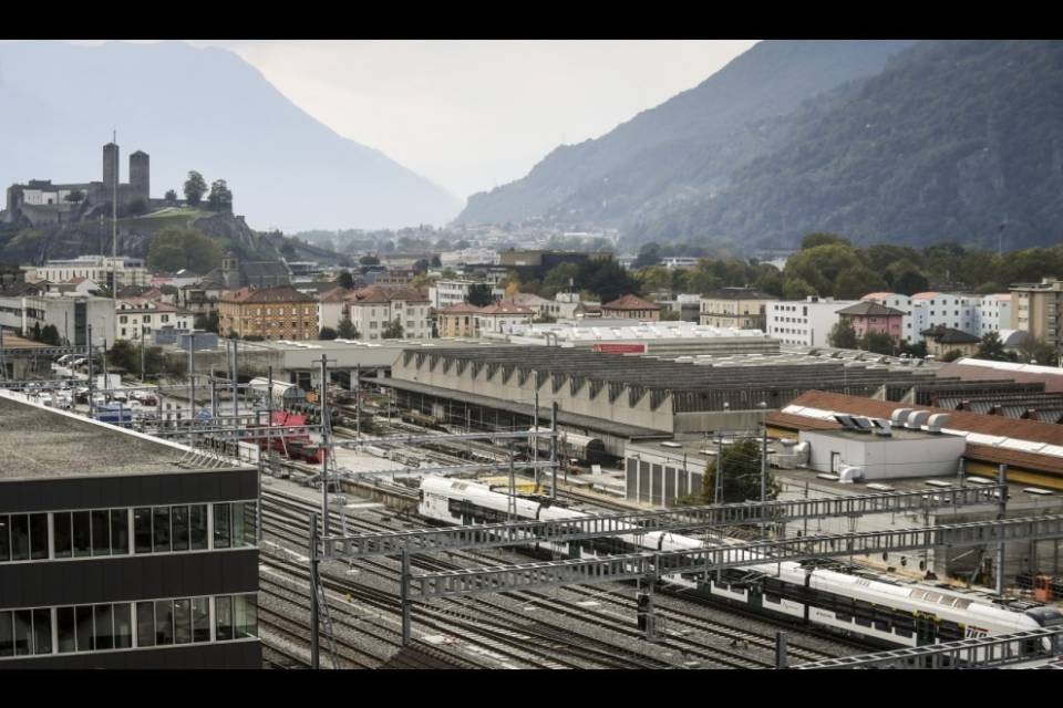 Le Officine e il peso del Ticino