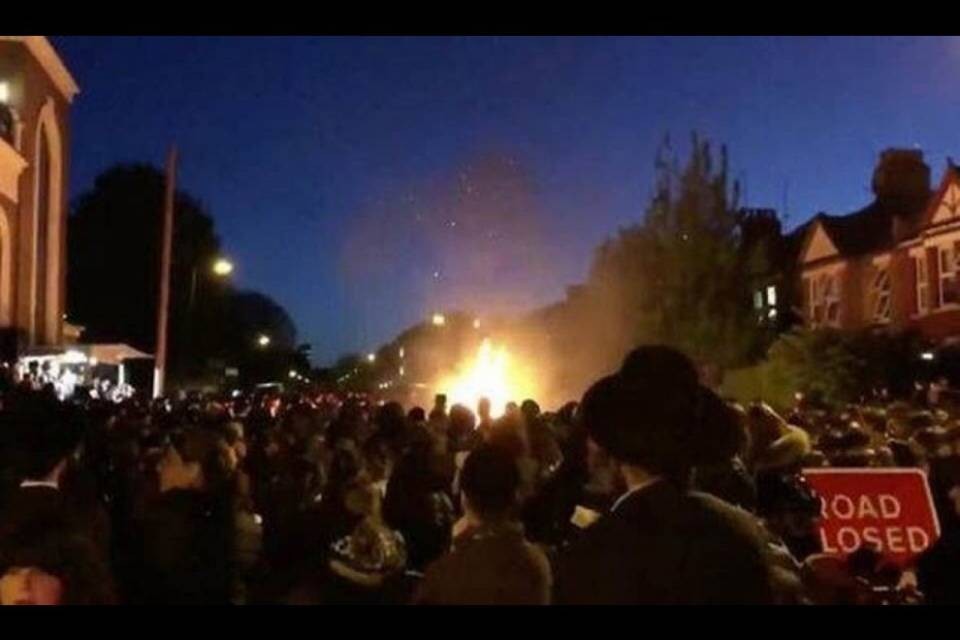 Esplosione in un falò durante la festa ebraica