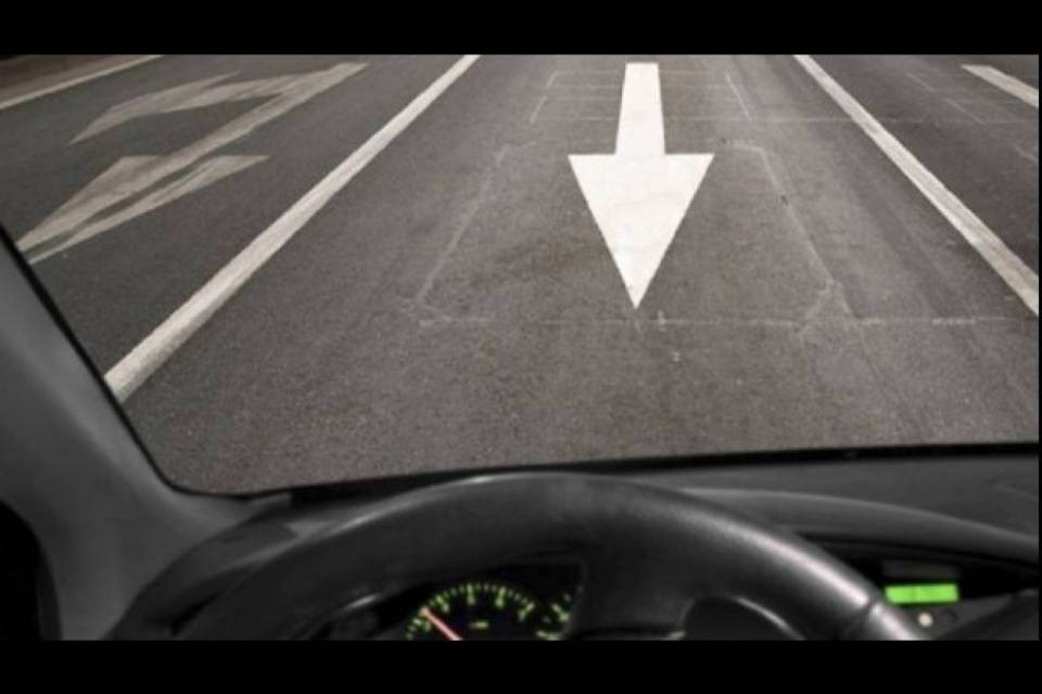 Veicolo contromano sulla A2, allarme rientrato