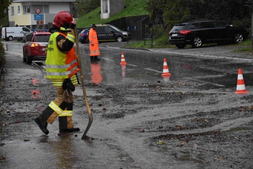Colata di materiale sulla Cantonale: disagi alla circolazione